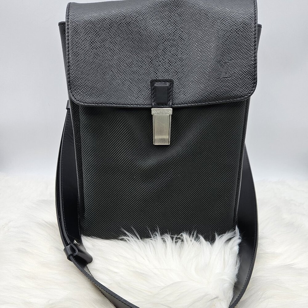 Louis Vuitton  Saratov Taiga PM Messenger Bag